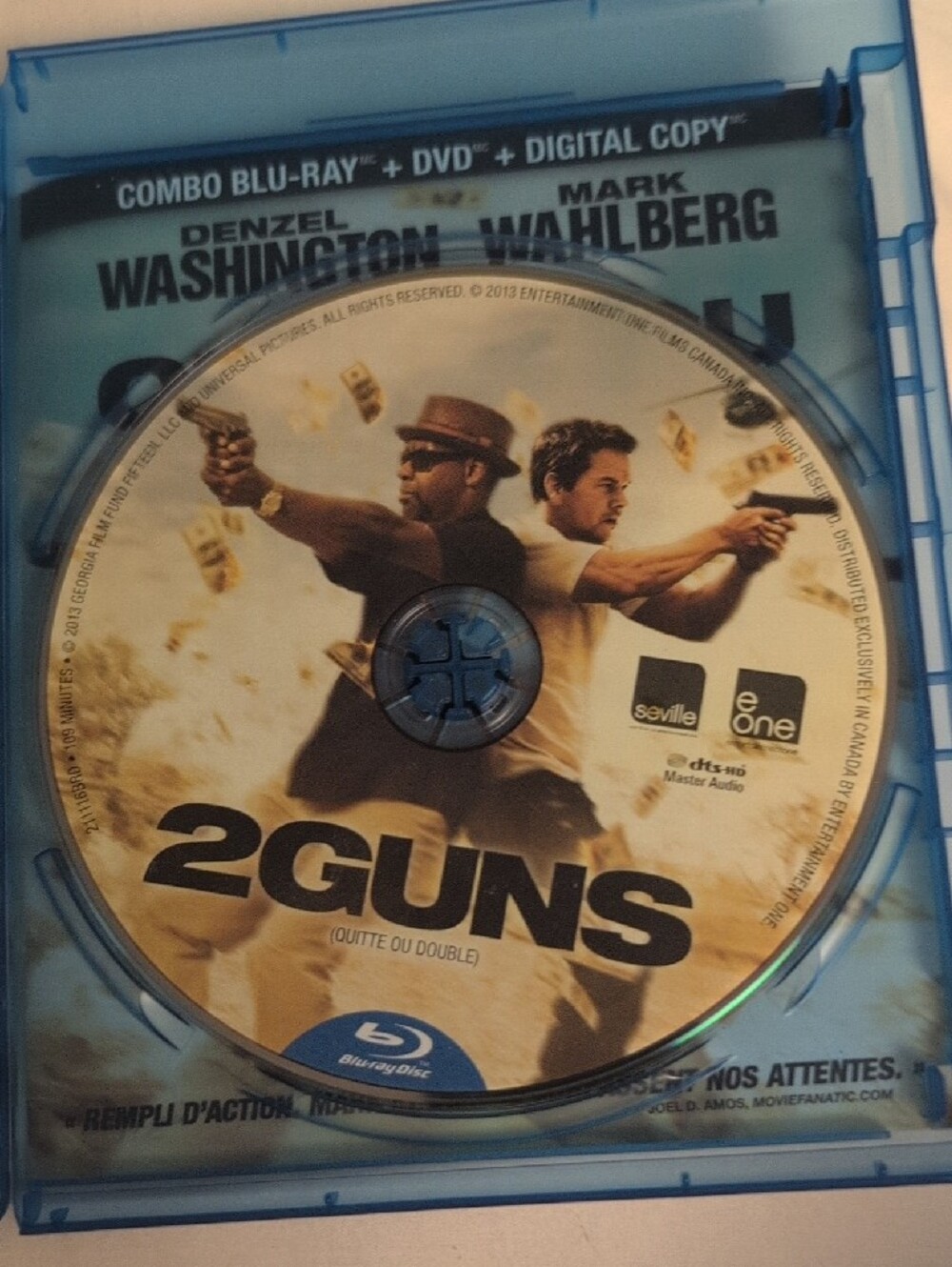2 Guns Blu-Ray + DVD + Slipcover (Denzel Washington, Mark Wahlberg) - Picture 3 of 7